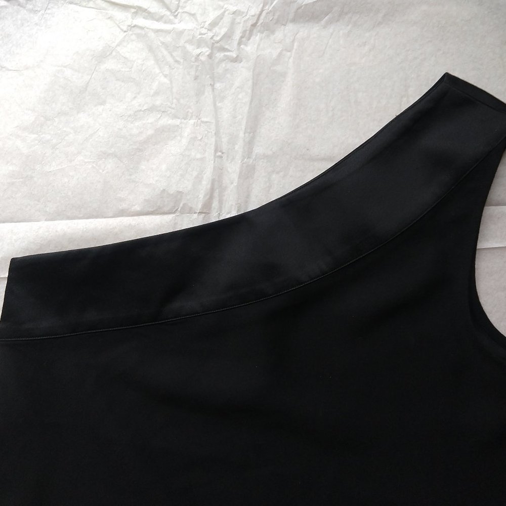 Banana Republic Black One-Shoulder Top size Small NWT